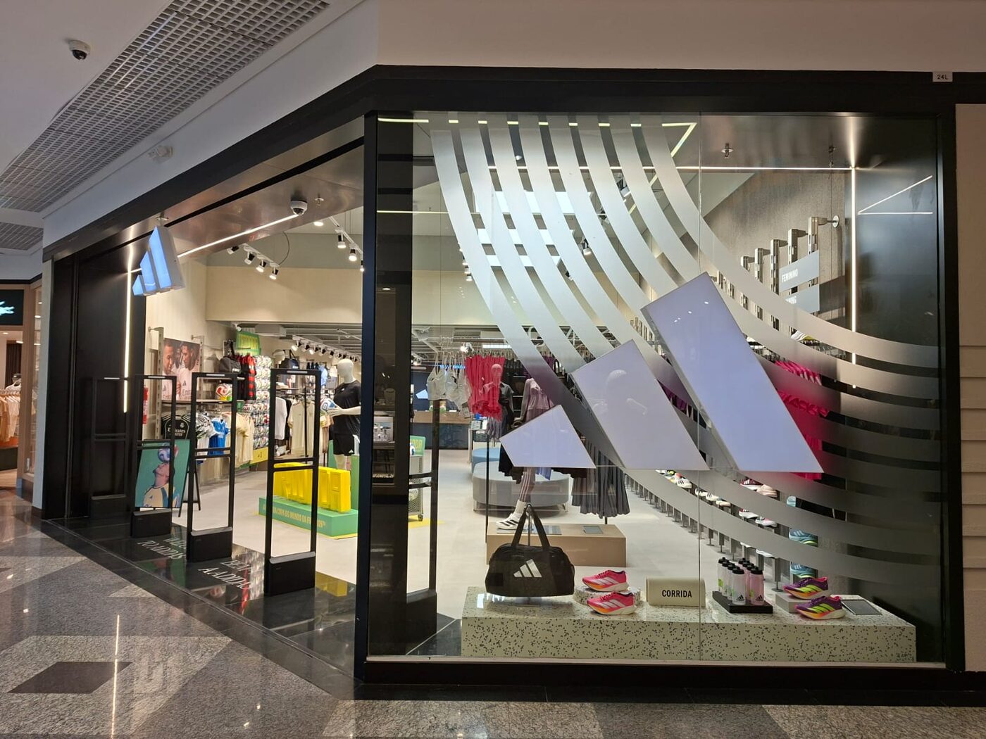 Loja Adidas no Brasília Shopping, obra comercial Rogal Engenharia